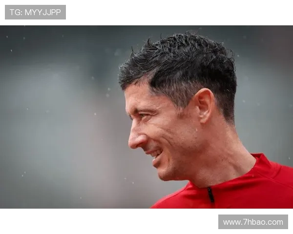 罗伯特·莱万多夫斯基：从天才射手到足球传奇的崛起与影响